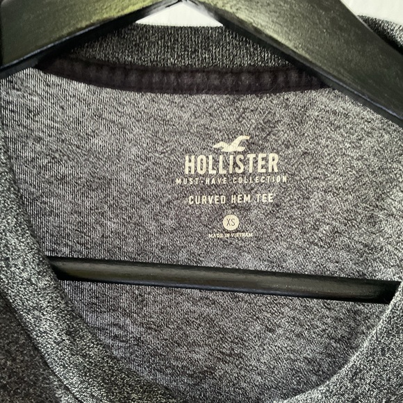 ⭐️see package deal* Hollister curved hem tshirt men’s XS - Picture 7 of 8